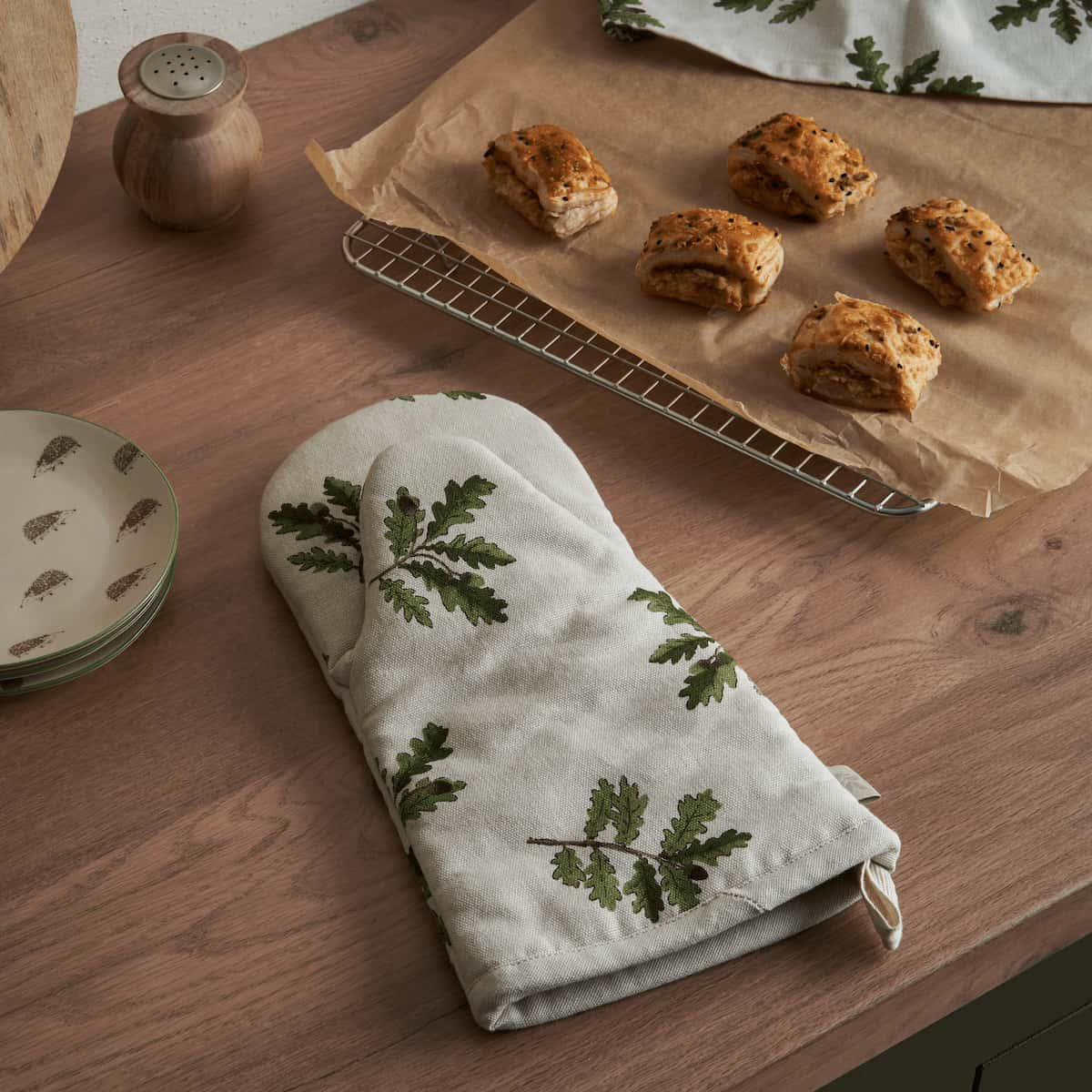 Acorn & Oak Leaves Oven Mitt