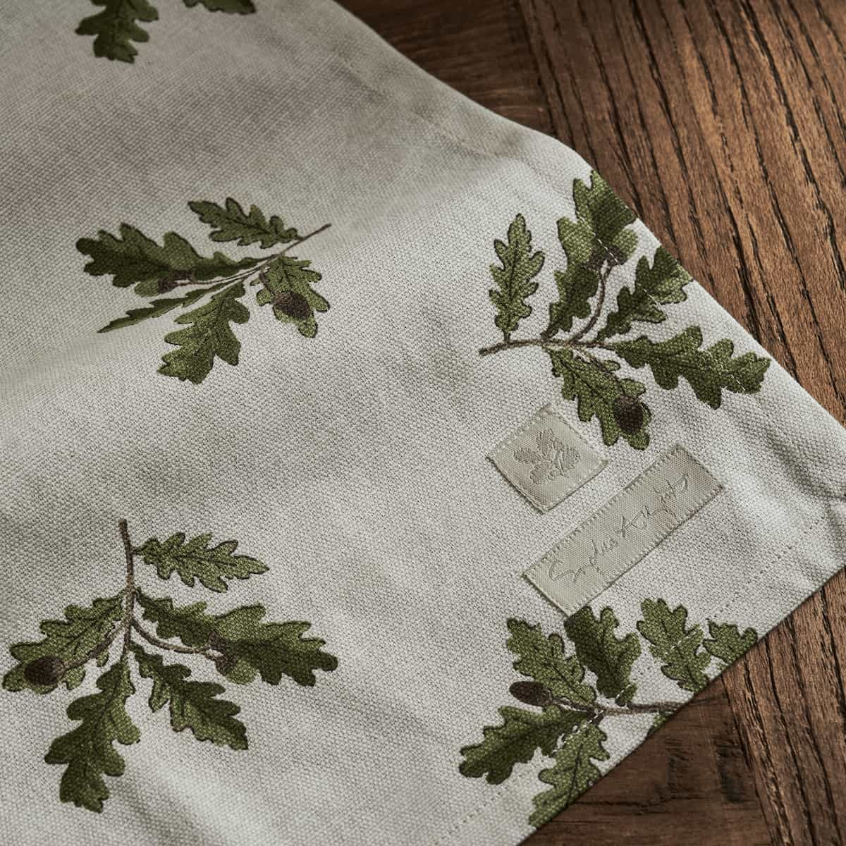 Acorn & Oak Leaves Table Runner